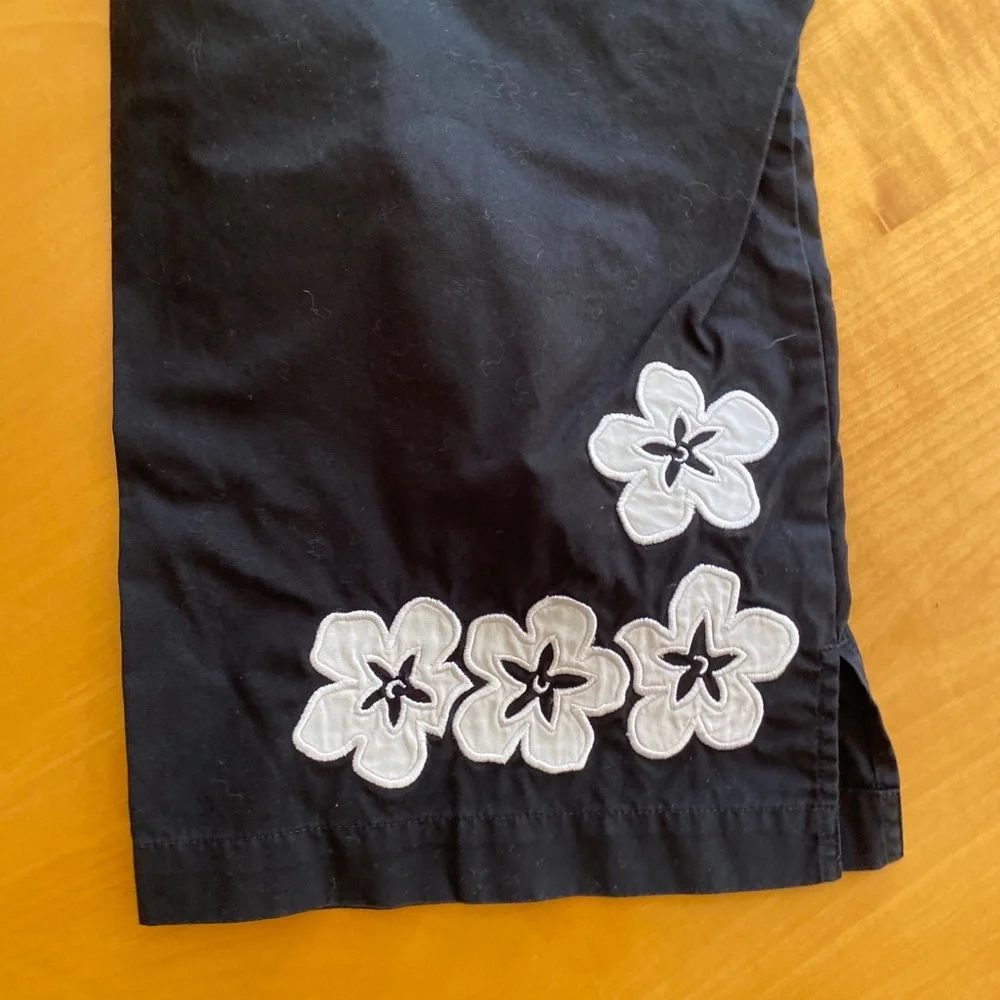 Liz Claiborne Women Michaela Black White Floral Ankle Length Pants Size 8P - Picture 7 of 7